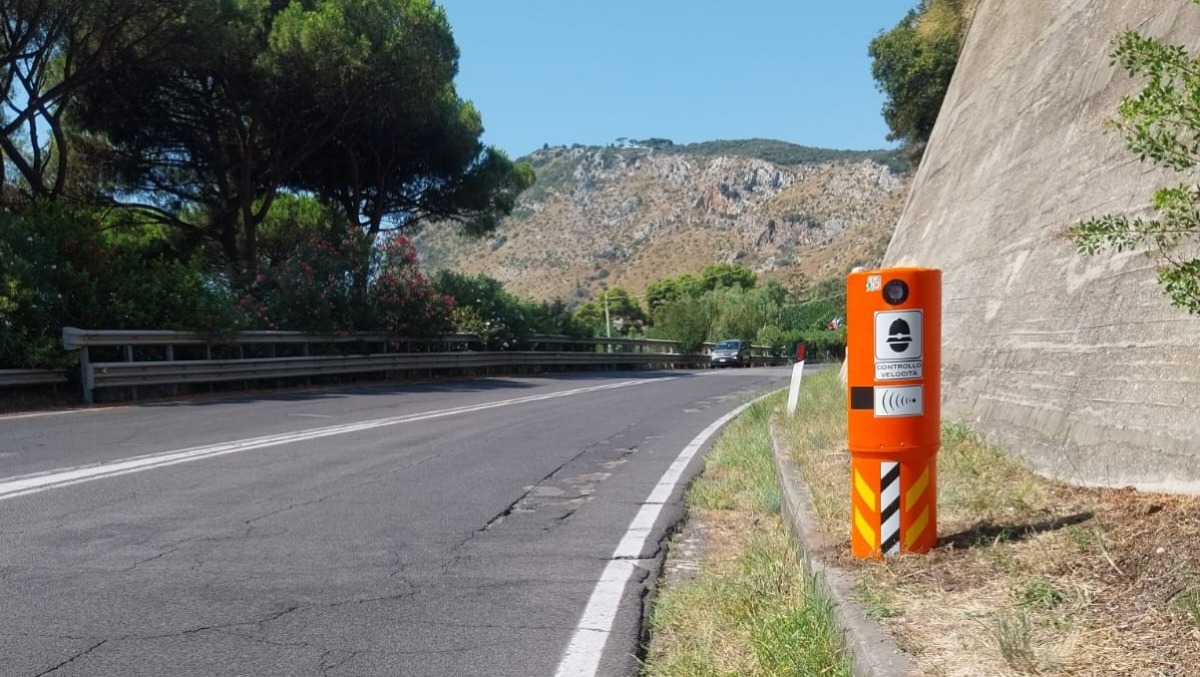 Sicurezza stradale in Via Appia a Terracina: installati dei box dissuasori - 