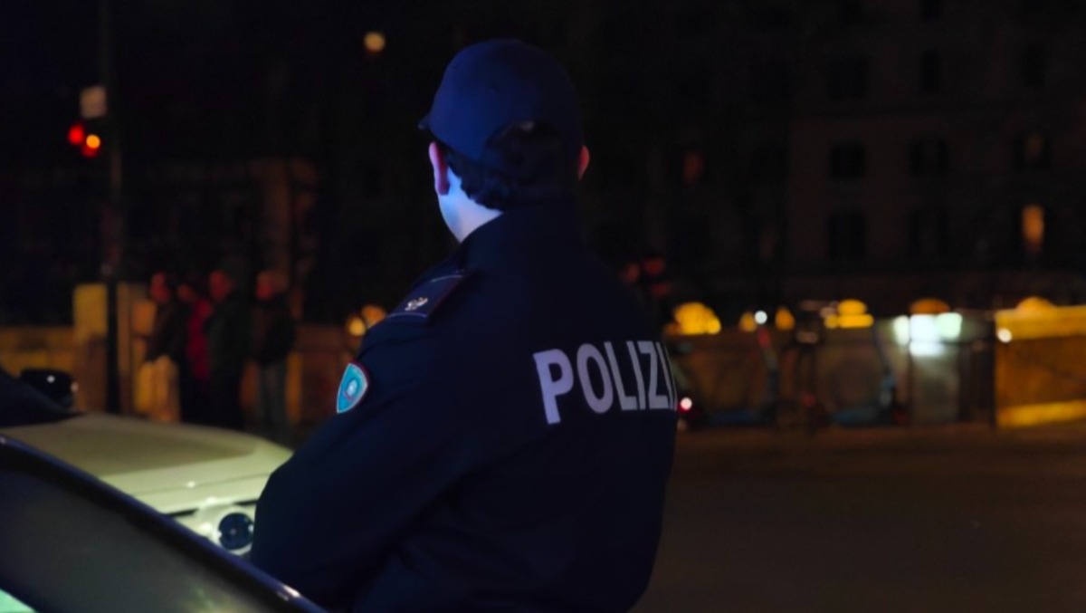Latina, Lungomare: svaligia auto in sosta e aggredisce due giovani: in manette il presunto ladro seriale. - 