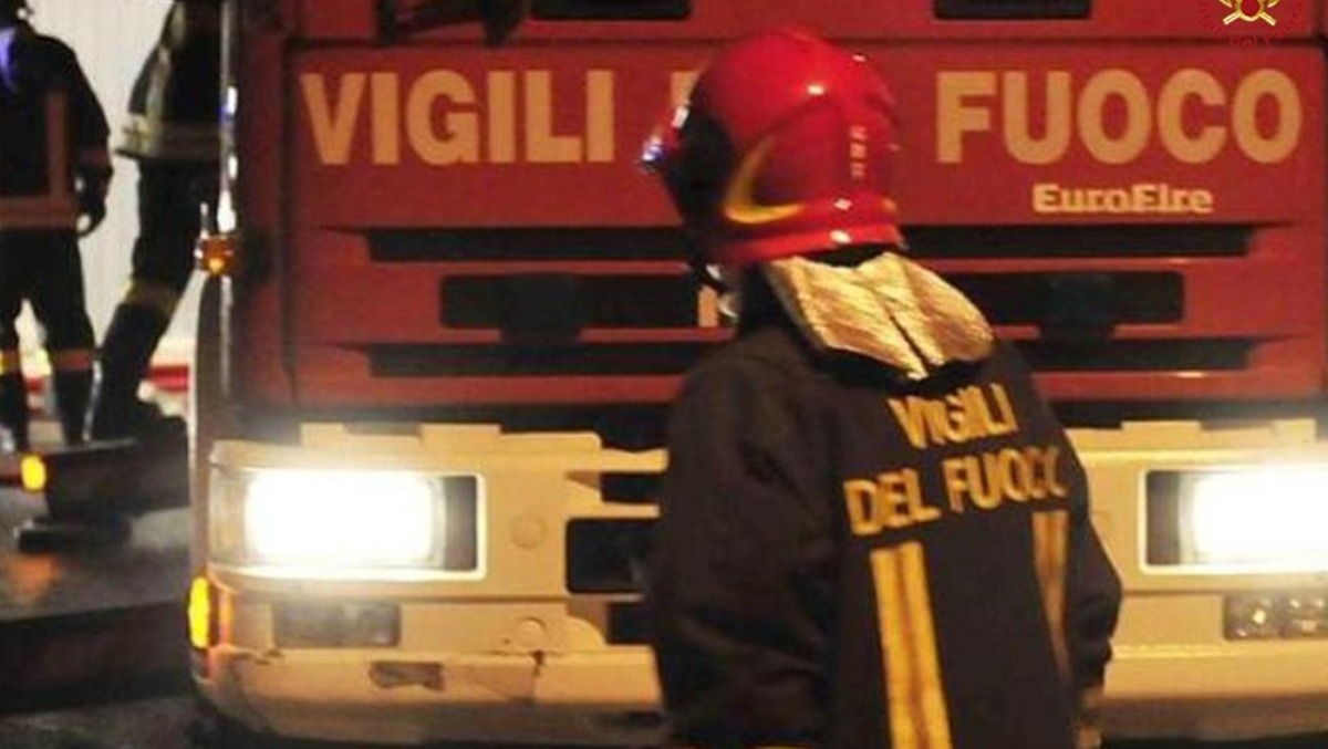 Notte di fuoco a Latina: due auto distrutte in via Bramante.  - 