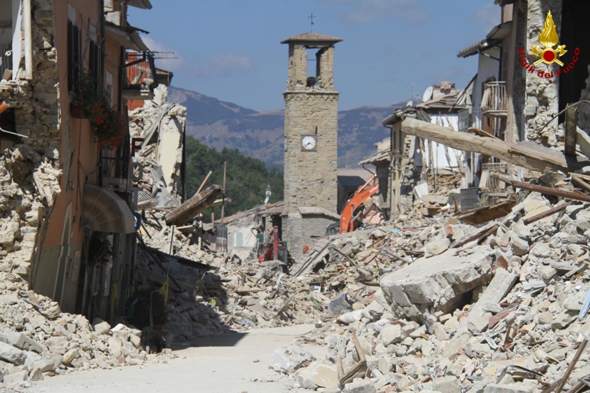 Nettuno ricorda il terremoto di Amatrice: "Il nostro pensiero ad Ezio, Ludovica e Leonardo e ai loro nonni" - 