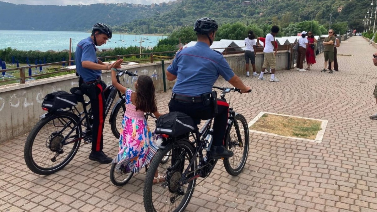 Sicurezza ad impatto zero: a Castel Gandolfo i Carabinieri pattugliano in bicicletta. - 