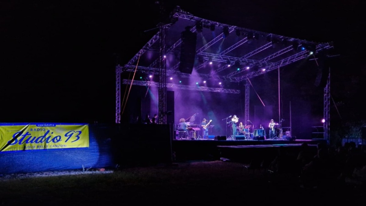 Lanuvio, "Monolite Summer Fest": sold out per Simona Molinari e Maria Faiola. Stasera gran finale! - 