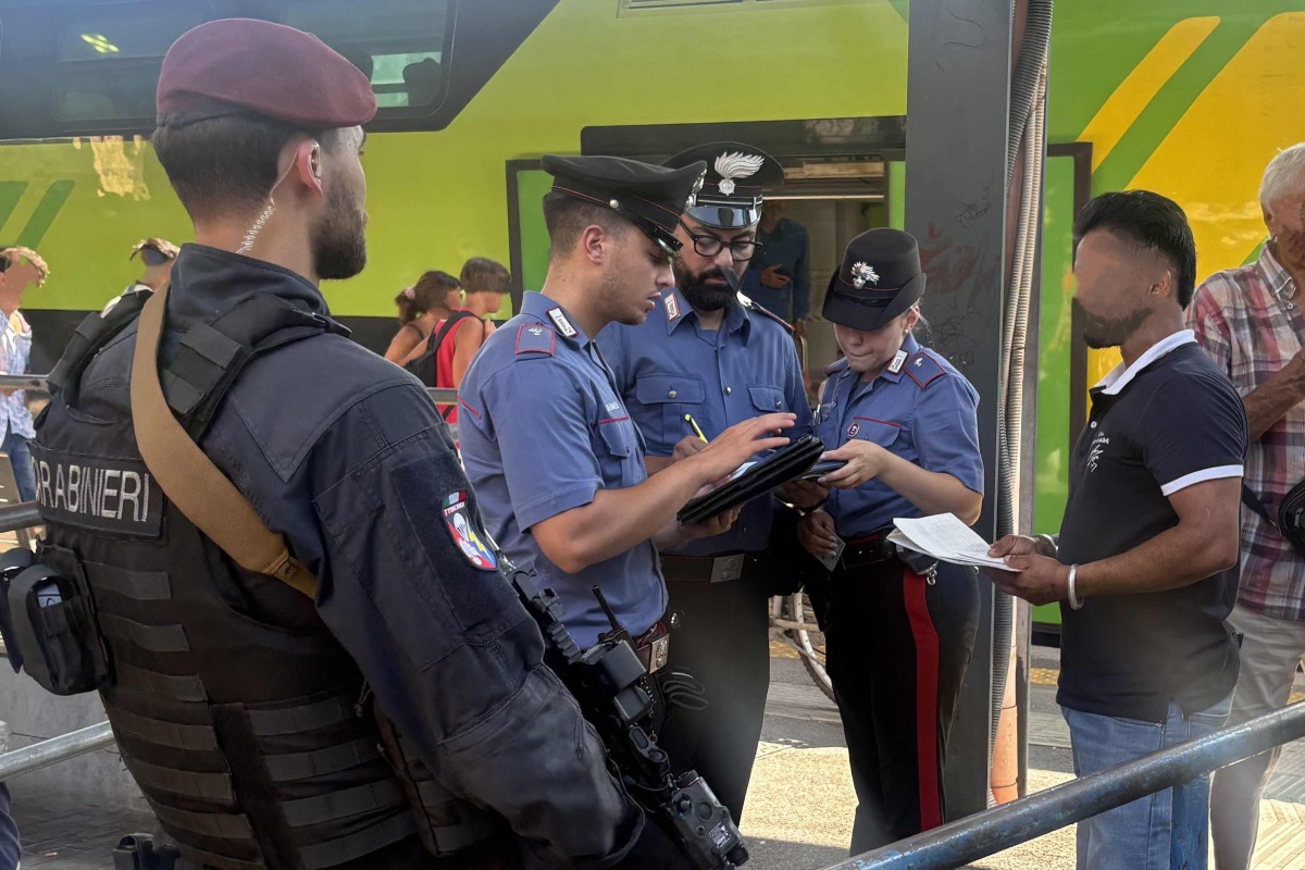 Anzio e Ardea - blitz dei Carabinieri - armi e droga