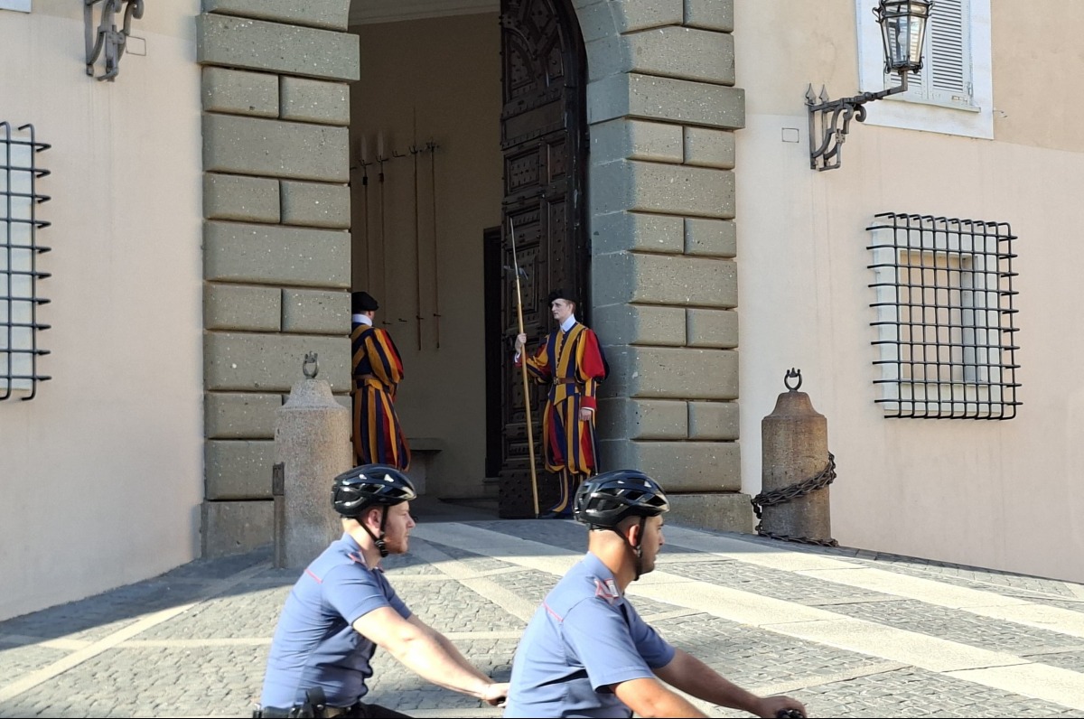 CASTEL GANDOLFO - Le pattuglie dei Carabinieri in Ebike 