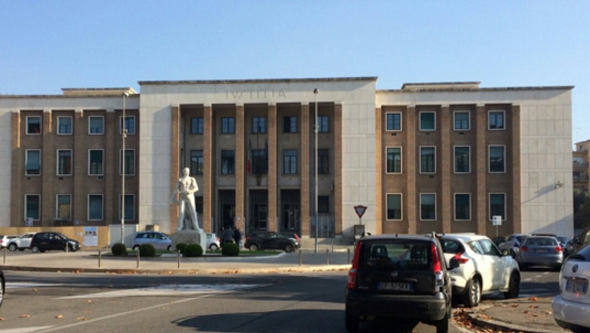 Accoltellò un coetaneo per gelosia in centro a Latina: condannato a 9 anni Matteo Baldascini. - 