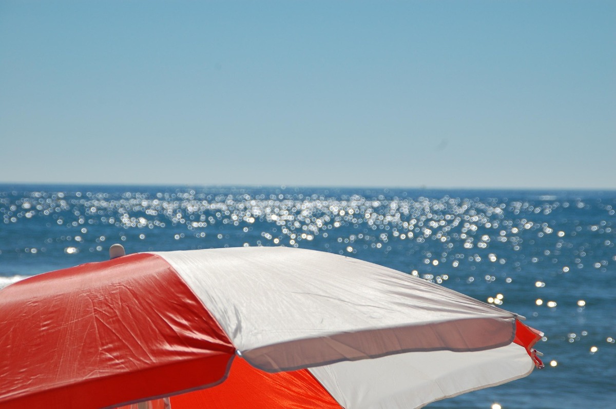 Colti sul fatto sotto gli ombrelloni: tre borseggiatori acciuffati a Gaeta. - 