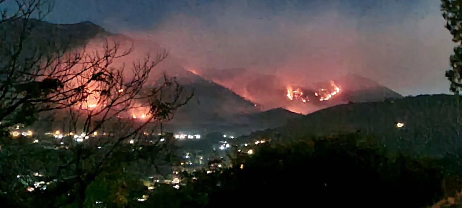 Incendio sulle montagne di Norma, fiamme nell'area archeologica  - 
