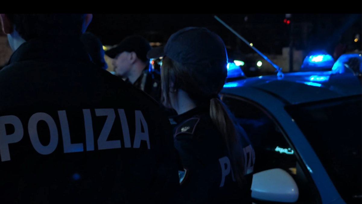Accoltella al petto l'ex moglie alle porte di Roma: fermato dopo 7 ore di fuga a Torvaianica. - 