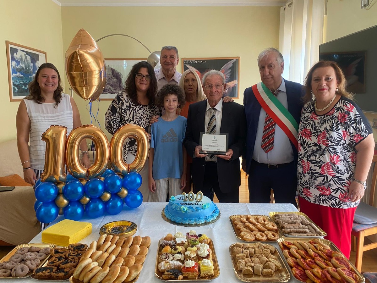 Cent'anni tra bancone, giardinaggio e Divina Commedia: Latina festeggia i 100 anni di Erasmo Cifra. - 