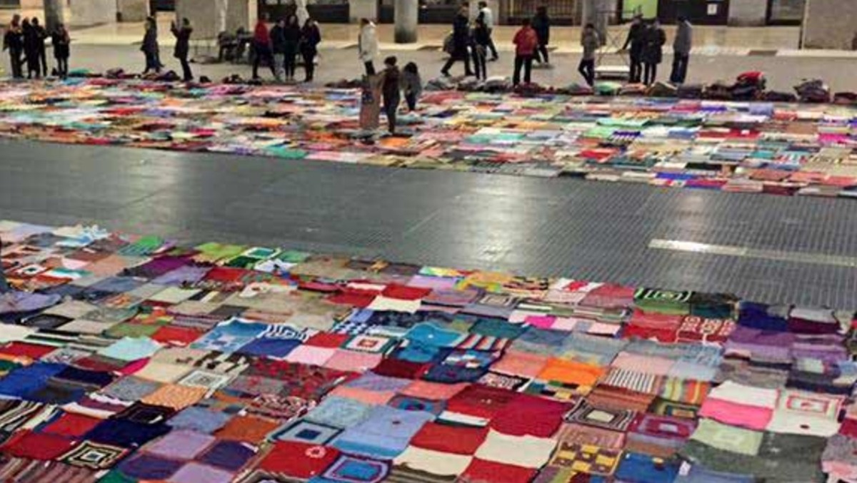 Nettuno - Violenza di genere, 1300 coperte a maglia e uncinetto per rinascere - https://www.vivavittoria.it/gallery/