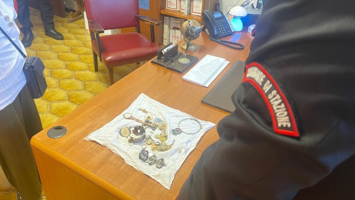 Tor San Lorenzo, truffa del finto Carabiniere ad un’anziana: arrestata una 35enne e recuperato l’oro. - 