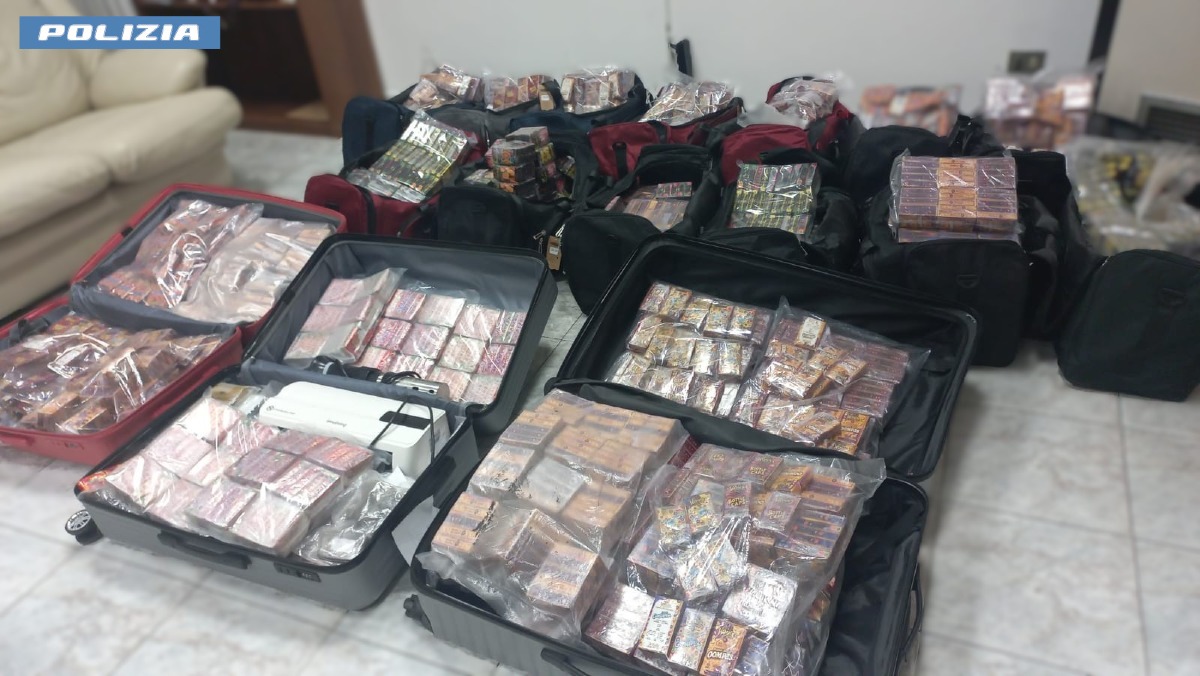 La Questura di Roma spezza la "filiera del freddo" dell'hashish: sequestrati 414 chili nascosti nei freezer. - 