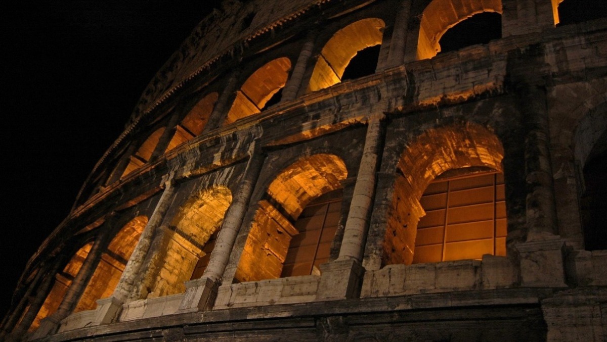 Tragedia al Colosseo: la vittima è il 22enne Andrea Moretti. Aperta un'inchiesta per omicidio colposo. - 