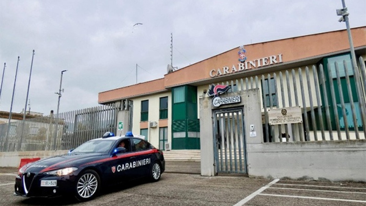 Spari a Fondi: 5 colpi contro un’auto in centro, è caccia all'uomo a volto coperto. - 