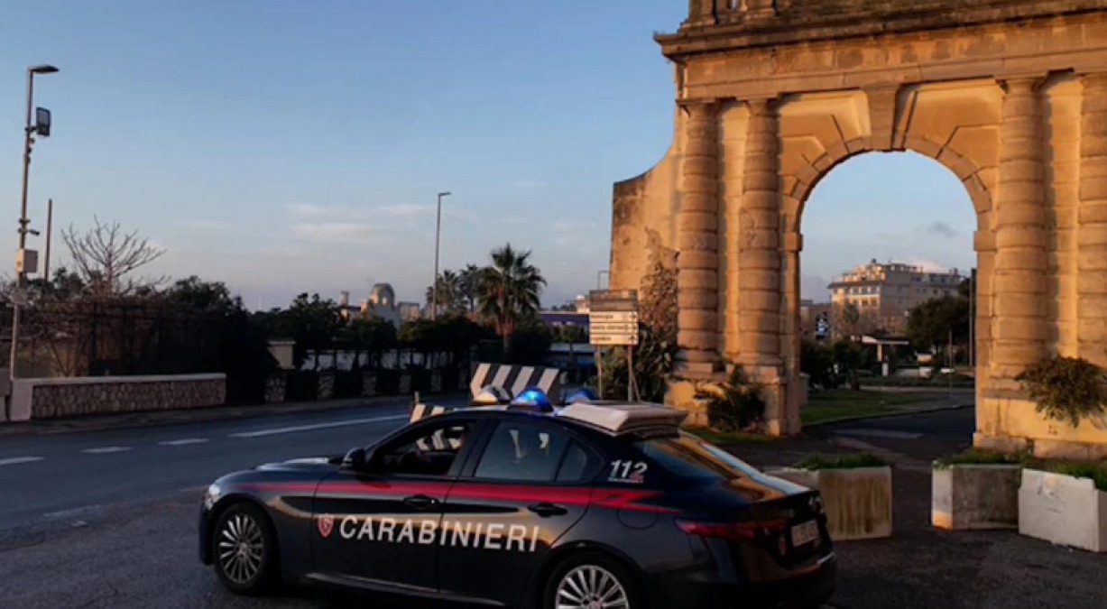 Terracina, ruba un'auto e investe un pedone durante la fuga - 