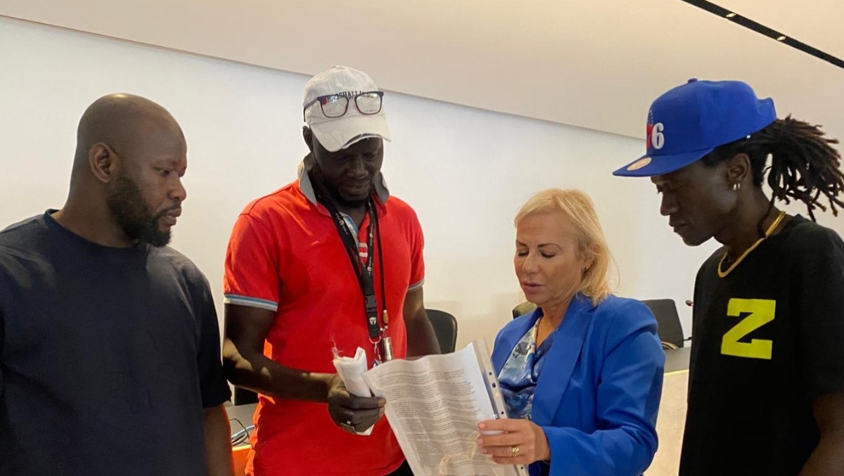 Omicidio, la comunità gambiana in piazza a Latina. La sindaca: "La vita è sacra, vicini al vostro dolore" - 