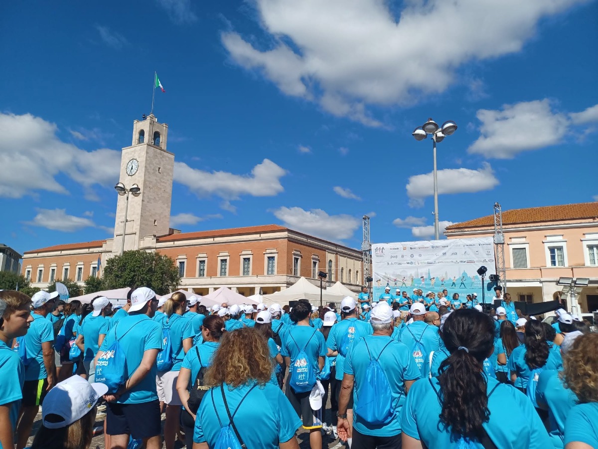 Latina - Una camminata per la solidarietà: gli studenti del "San Benedetto-Einaudi-Mattei" al fianco di AIL - 