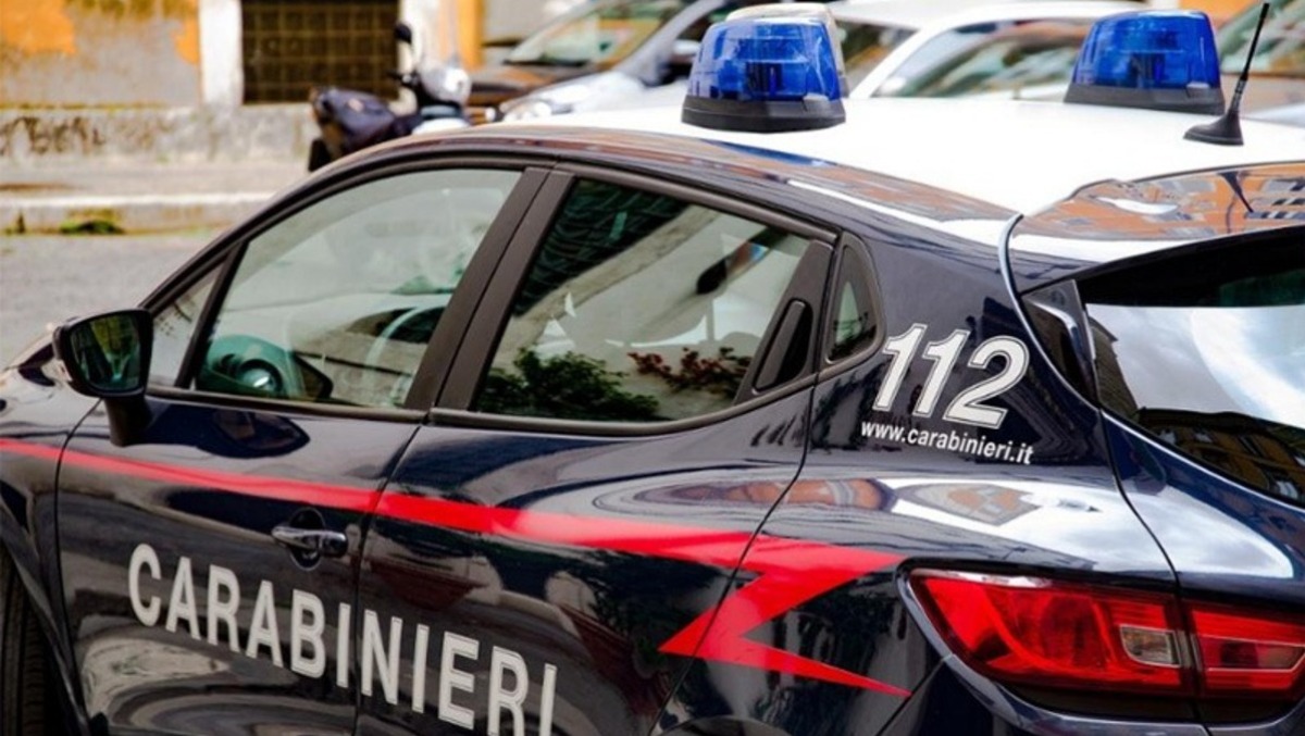 Colpo in un negozio di casalinghi ad Aprilia: traditi dalle telecamere, marito e moglie nei guai. - 