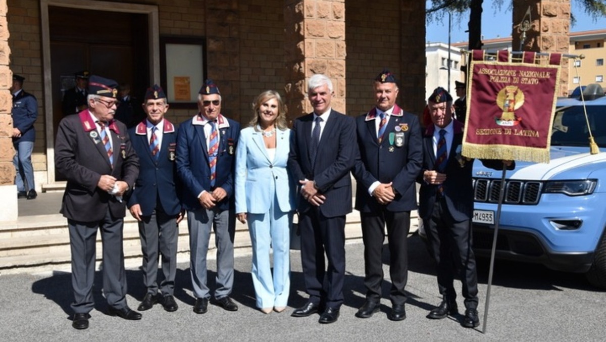 Latina, la Polizia celebra San Michele Arcangelo: encomi e premi agli agenti distintisi in servizio. - 