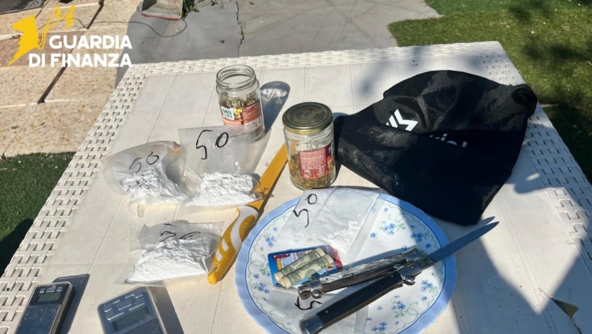 Maxi sequestro di droga a Latina, sorpreso con 19 Kg di droga, tra marijuana e cocaina.  - 