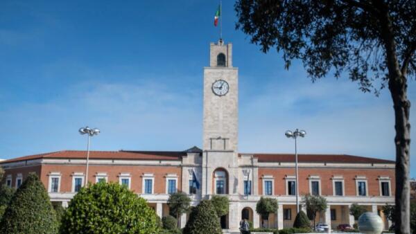 Asili nido, è caos a Latina, il Pd: "partono le passerelle della sindaca, ma le famiglie restano senza risposte".