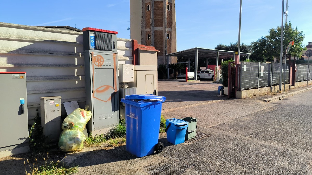Via degli Olmi, Aprilia - mancato ritiro dei rifiuti