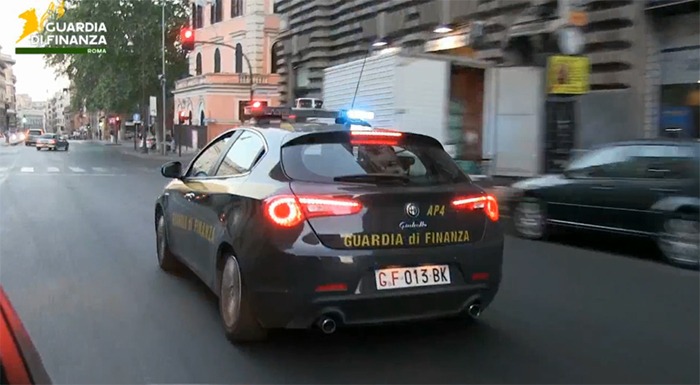 Guardia di Finanza Roma_finto lampeggiante