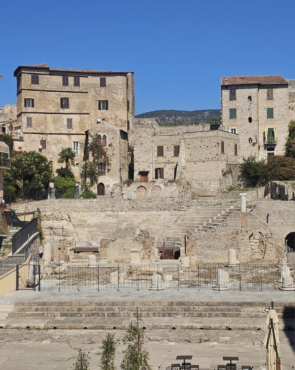 Terracina_Porticus del Teatro Romano