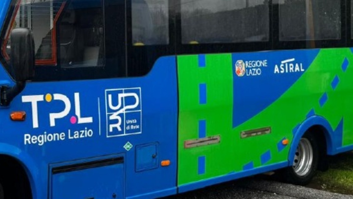 Trasporti pubblici, è flop: Cisterna rimane a piedi tra corse saltate e caos scuole - 
