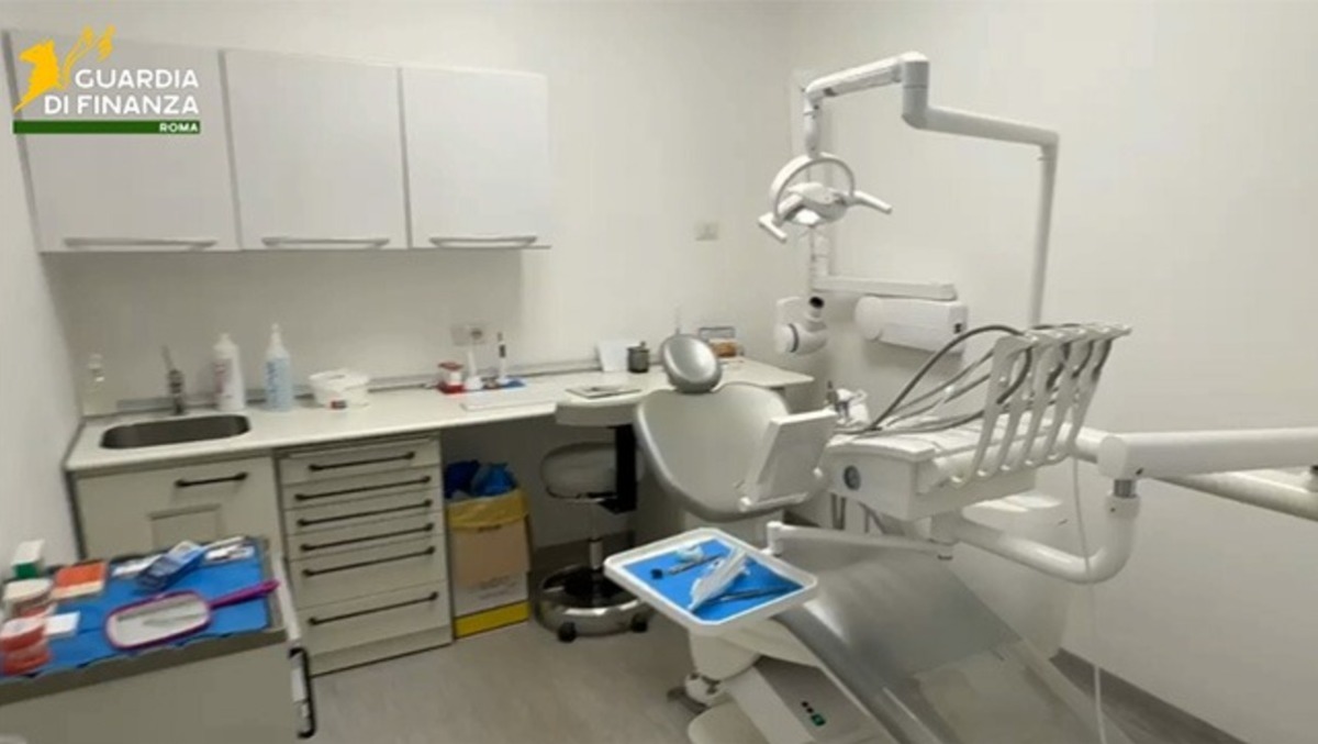 Studio odontoiatrico abusivo scoperto dalla Finanza di Roma, tre indagati. - 