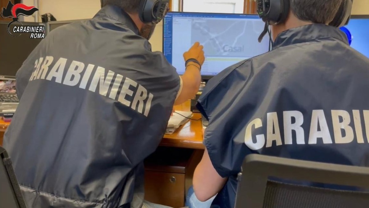 Prostituzione e pornografia minorile, 40enne arrestato dai Carabinieri del Comando Provinciale di Roma. - 