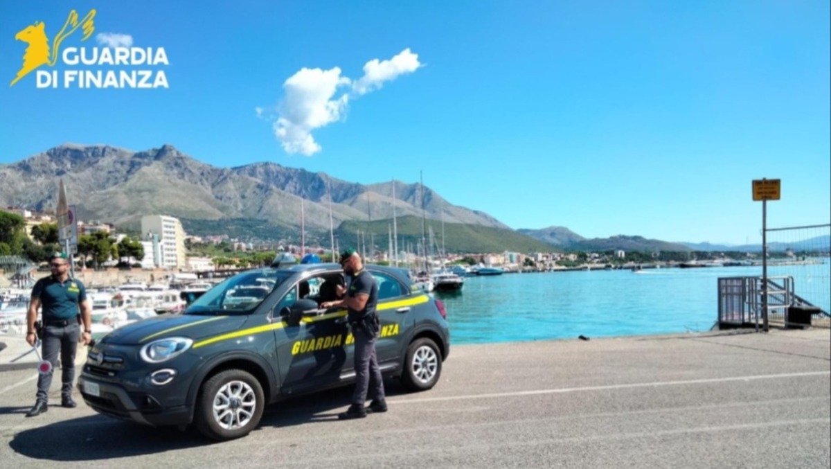Formia, oltre 200 controlli e sequestri di droga. Finanza in azione. - 