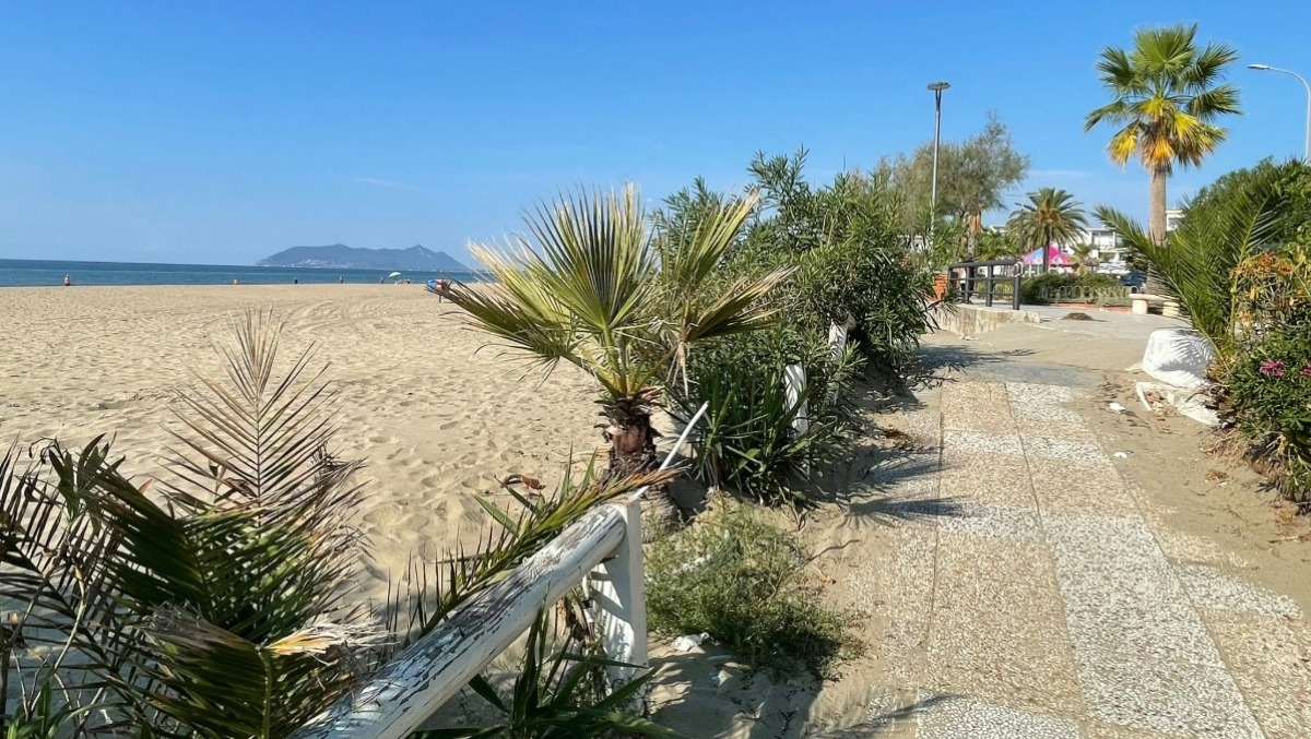 Terracina, cadavere di una  donna in spiaggia. Indagini in corso. - 
