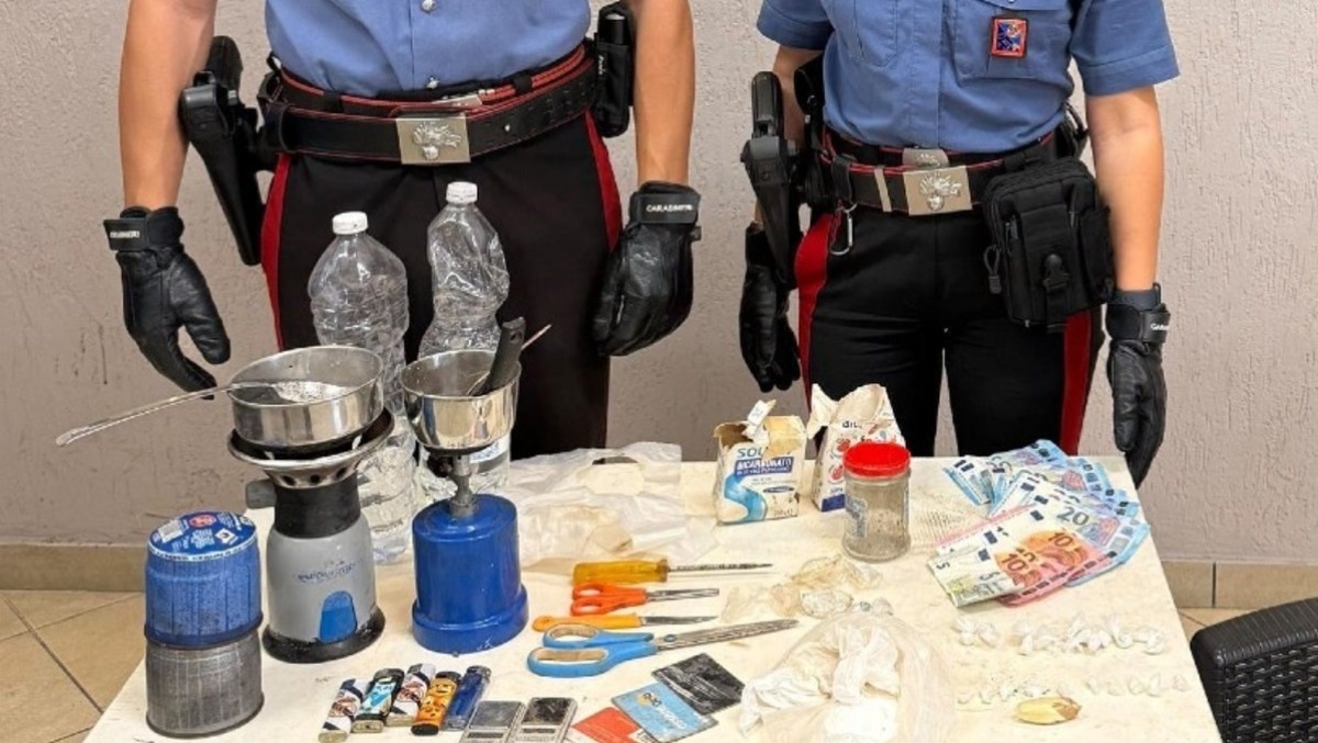 Nettuno, cucinava cocaina ed estraeva crack nel bosco: 36enne “incastrato” dai Carabinieri. - 