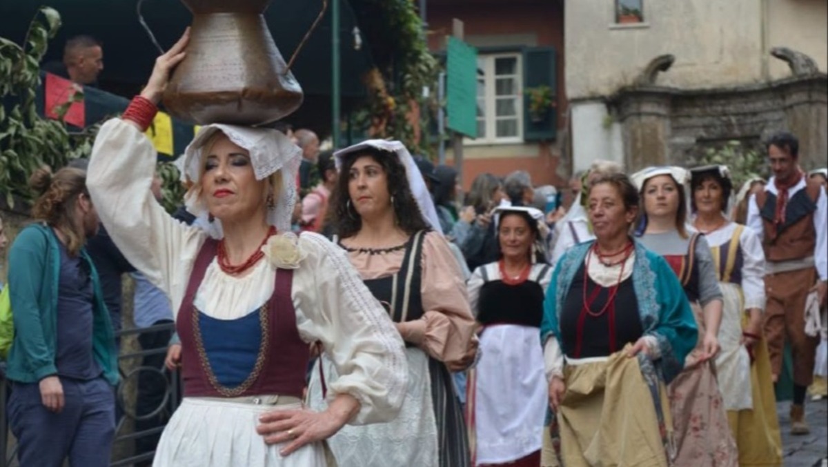 Sagra delle Castagne a Rocca di Papa, torna una delle tradizioni più attese: il Corteo Storico. - 