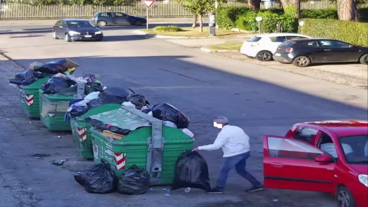 Rifiuti a Latina, una nuova fototrappola in pieno centro urbano. - 