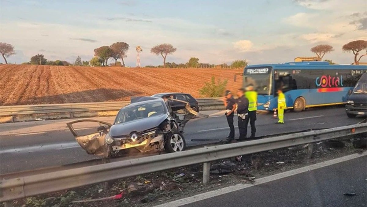 Grave incidente sulla Pontina, a Pomezia Nord. Traffico riaperto parzialmente in direzione Latina. - foto dalla pagina Facebook "Via Pontina S.S.148"