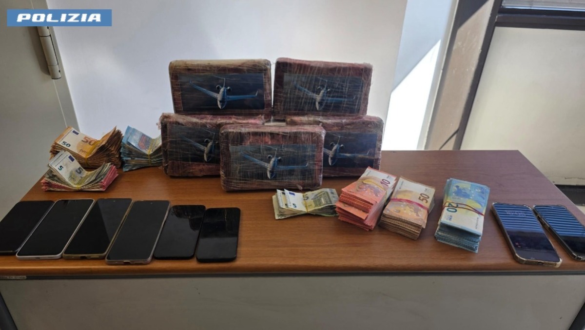 “Rotta” della cocaina tra Marino e Castel Gandolfo: 5 Kg di droga sotto sequestro e due arresti. - 