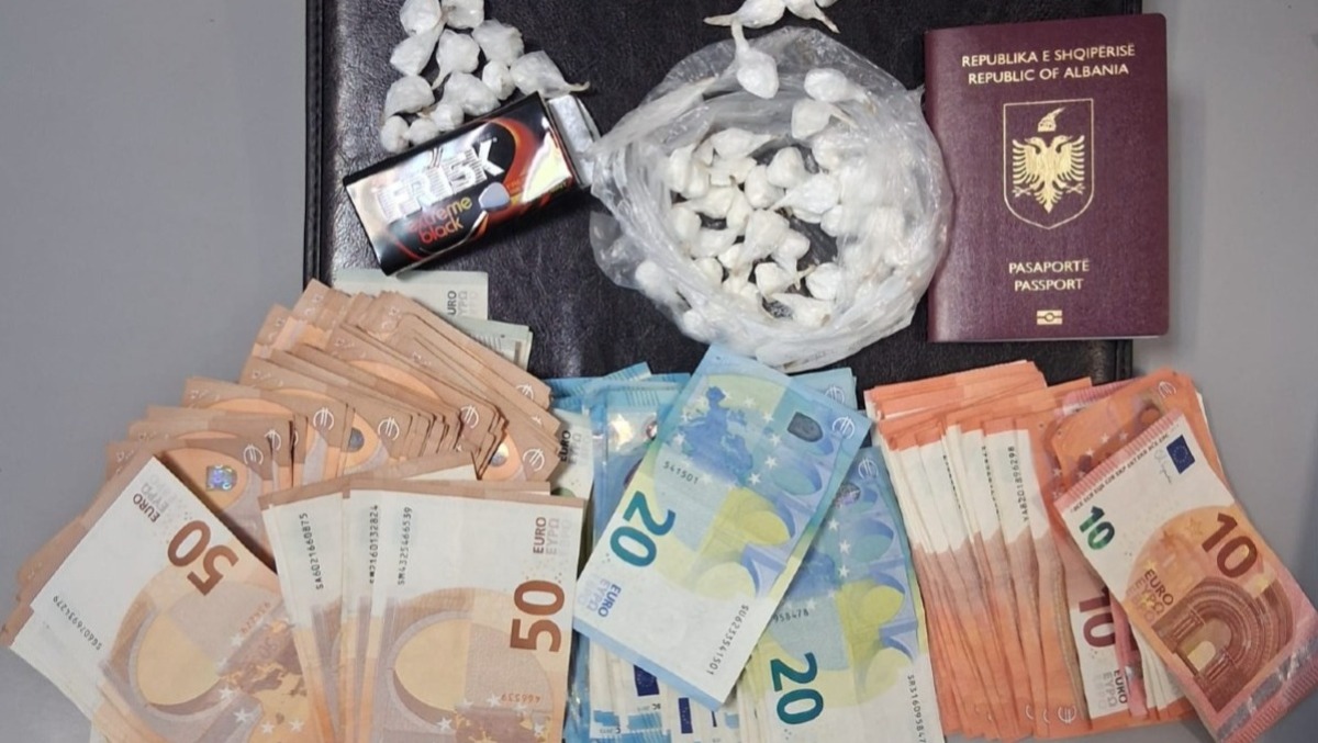 Pusher violento in manette a Gaeta: calci alla poliziotta. Addosso aveva oltre 60 dosi di cocaina. - 