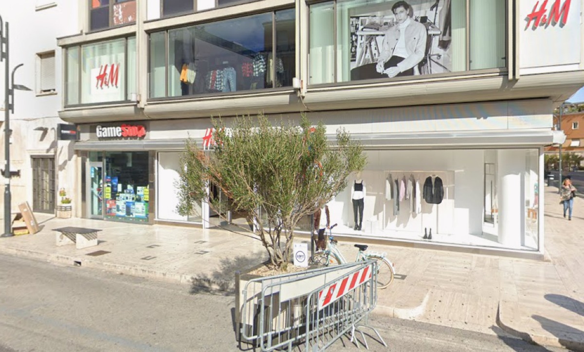 Chiuso lo store "H&M" di Latina dopo la segnalazione dei vigili del fuoco, il Comune: "Al lavoro con società"  - 