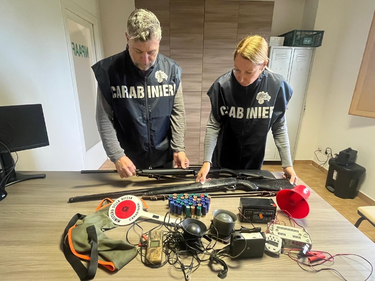 Terracina - A caccia con i richiami elettroacustici, 2 soggetti denunciati - 