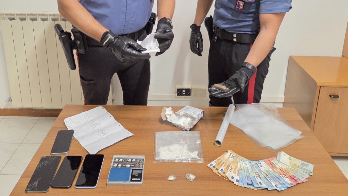 Nettuno - Getta la droga dal finestrino davanti ai carabinieri, arrestato - 