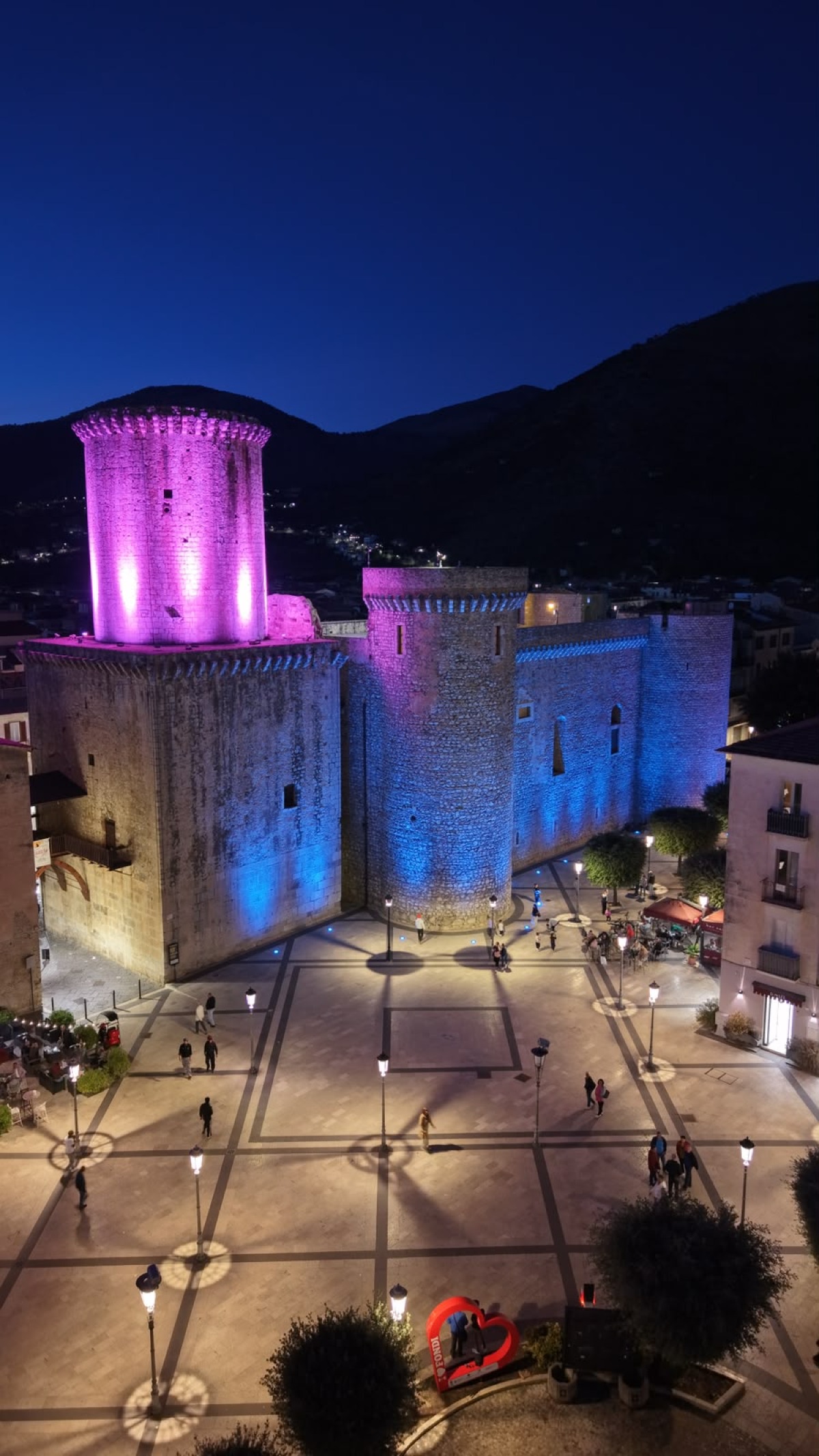 Lutto perinatale: il Castello di Fondi oggi si colora di rosa e di azzurro - 