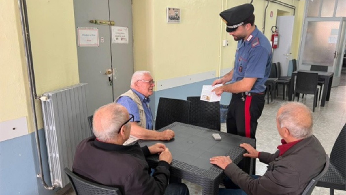Falsi avvocati e finti tecnici: a Priverno i Carabinieri insegnano agli anziani come difendersi dai raggiri. - 