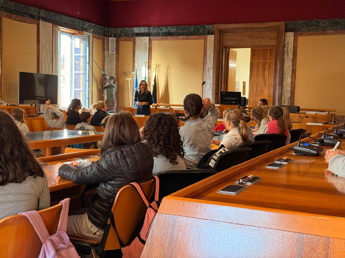 Latina - Tre classi della scuola Da Vinci - Rodari accolte in Comune  - 