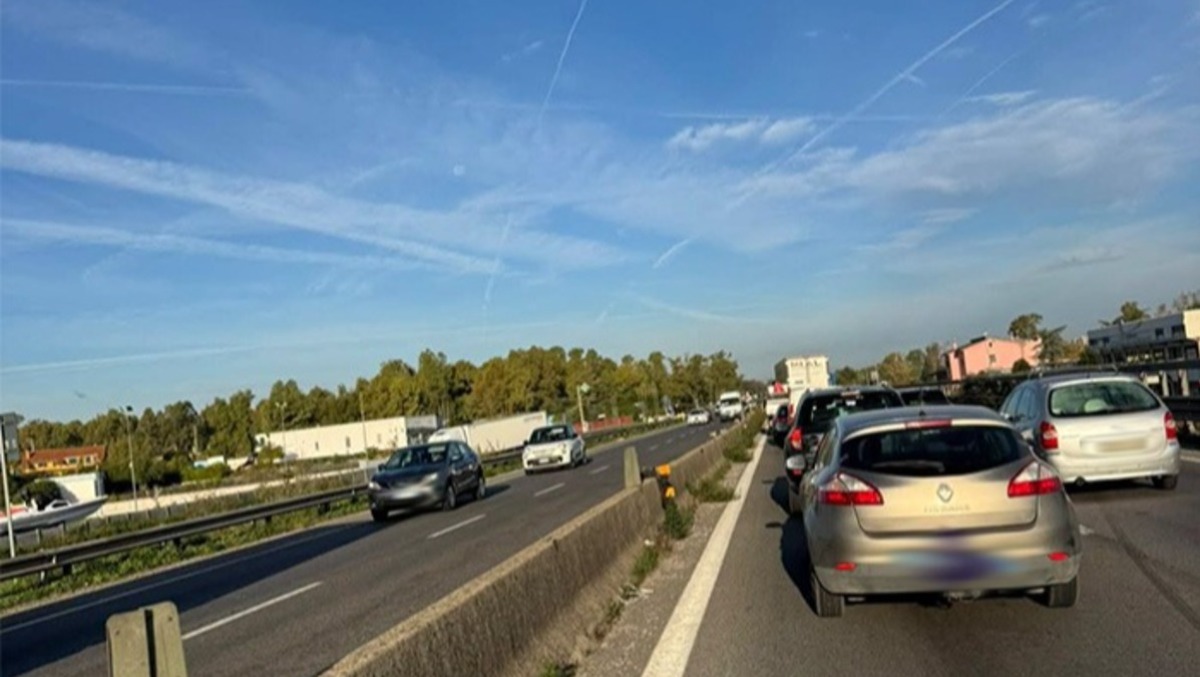 Aprilia, tamponamento sulla Pontina. Code di diversi chilometri in direzione Nord. - foto da "Via Pontina S.S.148"