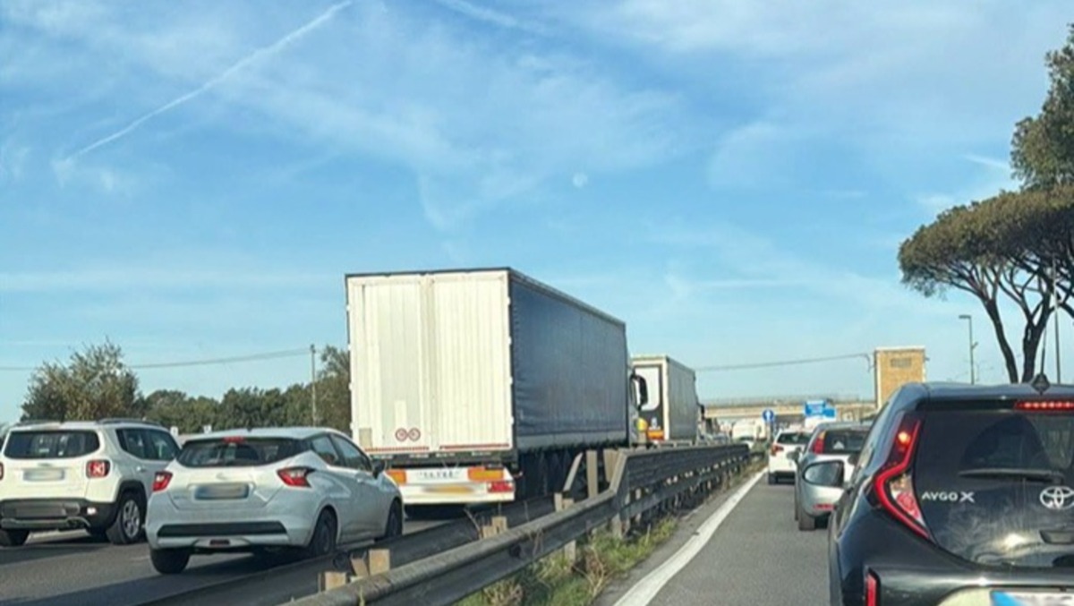Tamponamento sulla Pontina, ad Aprilia: traffico tornato regolare. - foto da "Via Pontina S.S.148"