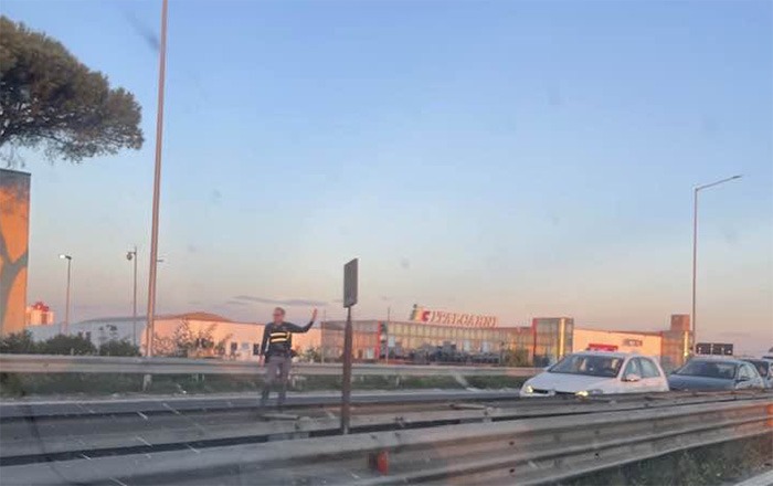Doppio incidente sulla Pontina, altezza Aprilia: traffico paralizzato. - Pontina - incidente altezza Aprilia 2 (foto da "I Pendolari della Pontina")