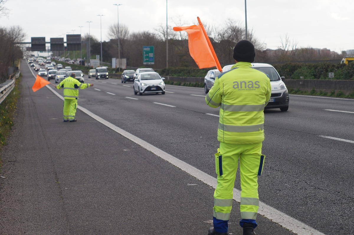 Ognissanti e weekend di Halloween, previsto aumento di traffico. Anas: "Massima prudenza alla guida" - anas 