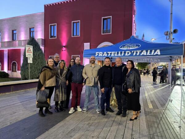 Cisterna - Gazebo di FdI per la campagna "Nessuna resti nascosta"